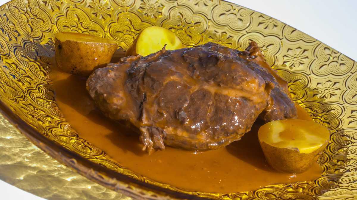 Carrilladas Cerdo Ibérico Estofadas Y Mojo Rojo