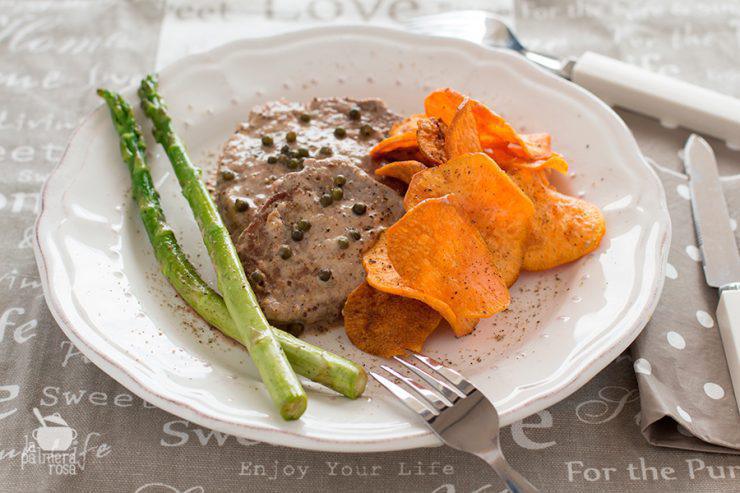 Solomillo A La Pimienta Con Chips De Batata Palmera Solomillo A La Pimienta Con Chips De Batata Palmera