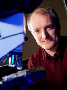 Peter Cumpson. Fuente: www.npl.co.uk