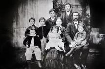 Achille Bhérer y Hortense Gaudreault fotografiados en 1876 en Charlevoix con siete de sus catorce hijos. Fuente: Familia Bhérer.