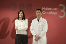 Maria A. Blasco y Bruno M. Bernardes de Jesús, coautor del trabajo, en el CNIO. Imagen: CNIO