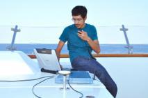 Jahshan Bhatti en un momento del experimento a bordo del White Rose. Cockrell School of Engineering.