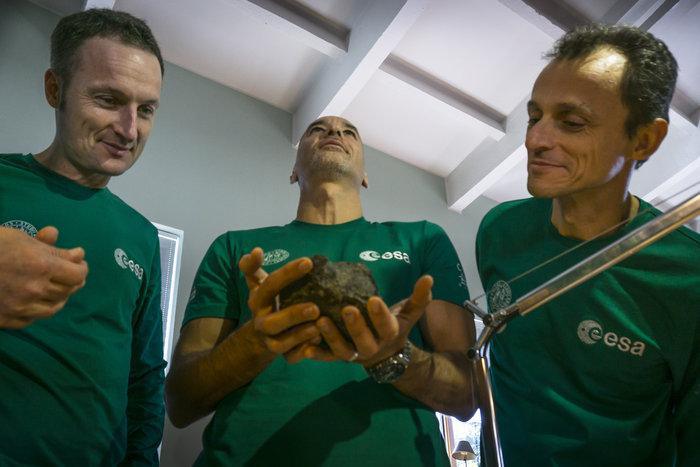 De izquierda a derecha, Matthias Maurer, Luca Parmitano y Pedro Duque. Imagen: L. Ricci. Fuente: ESA.