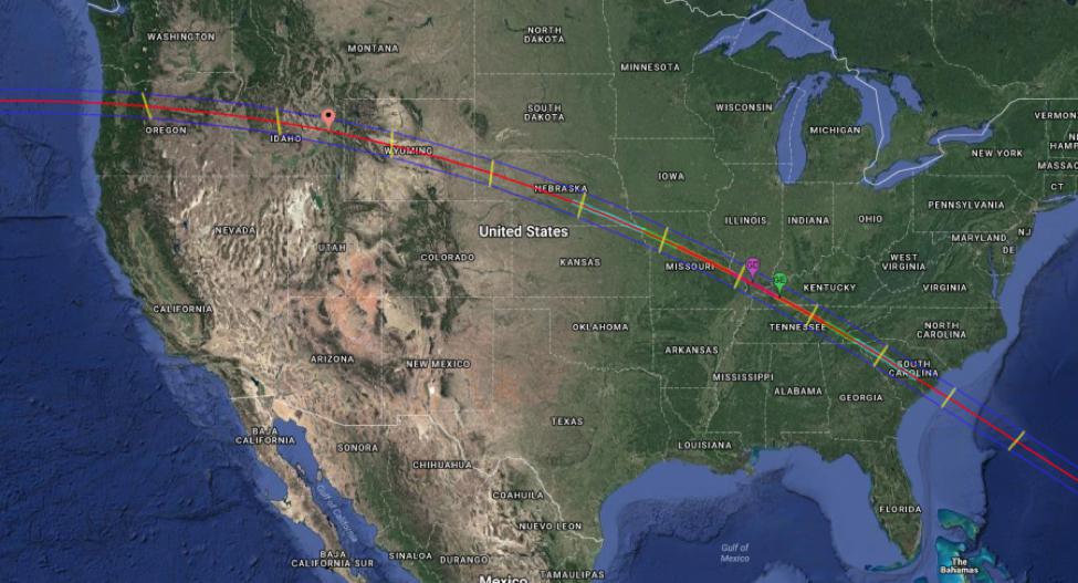 La banda de totalidad (líneas azules) del eclipse del 21 de agosto de 2017 según datos proporcionados por la NASA. El punto magenta (GD, Greatest Duration) indica el lugar donde la duración del eclipse es máxima (2m 40s). Crédito: NASA/Google.