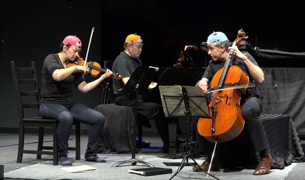 The Gryphon Trio, conectados para capturar sus movimientos durante la interpretación. Imagen: McMaster University.
