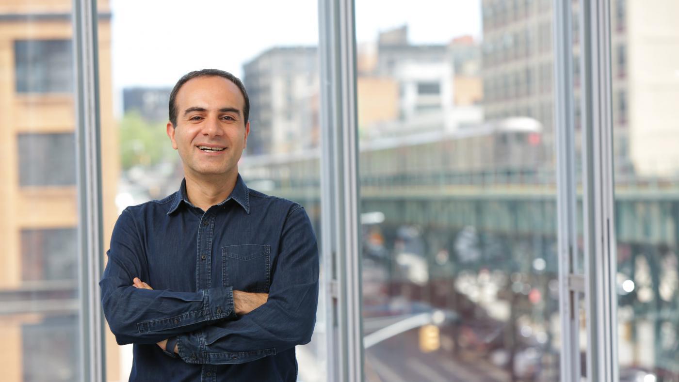 Nima Mesgarani, autor principal de esta investigación. Foto: John Abbott, Universidad de Columbia.