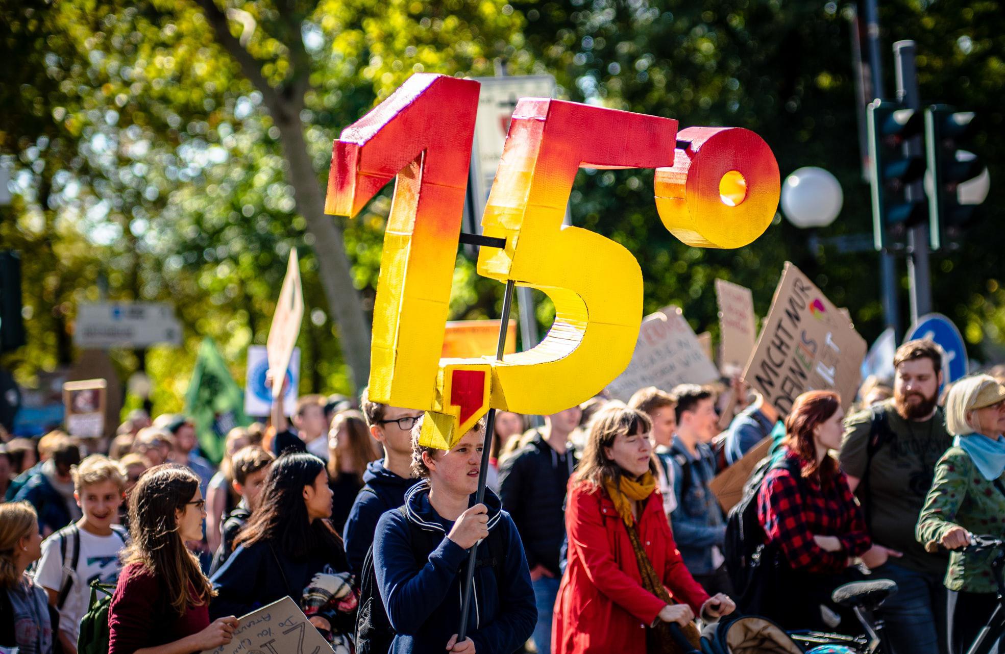 El objetivo de contener el calentamiento global en 1,5ºC por encima de la temperatura media anterior a la revolución industrial parece cada vez más inalcanzable. En la imagen, manifestación  de los viernes por el futuro, el pasado septiembre en Bonn, Alemania. Foto: Mika Baumeister.