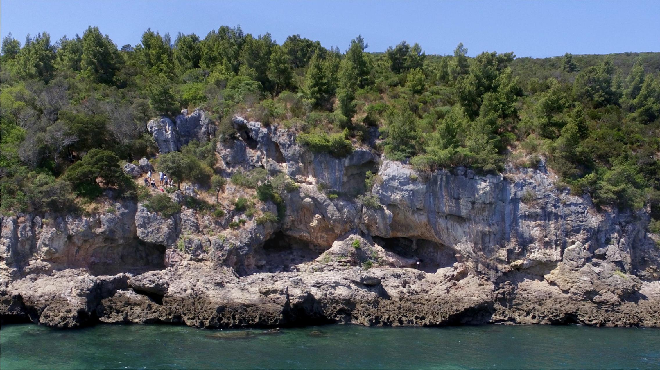Cueva de Figueira Brava, Arrábida, Portugal. Autor: Pedro Souto © João Zilhão