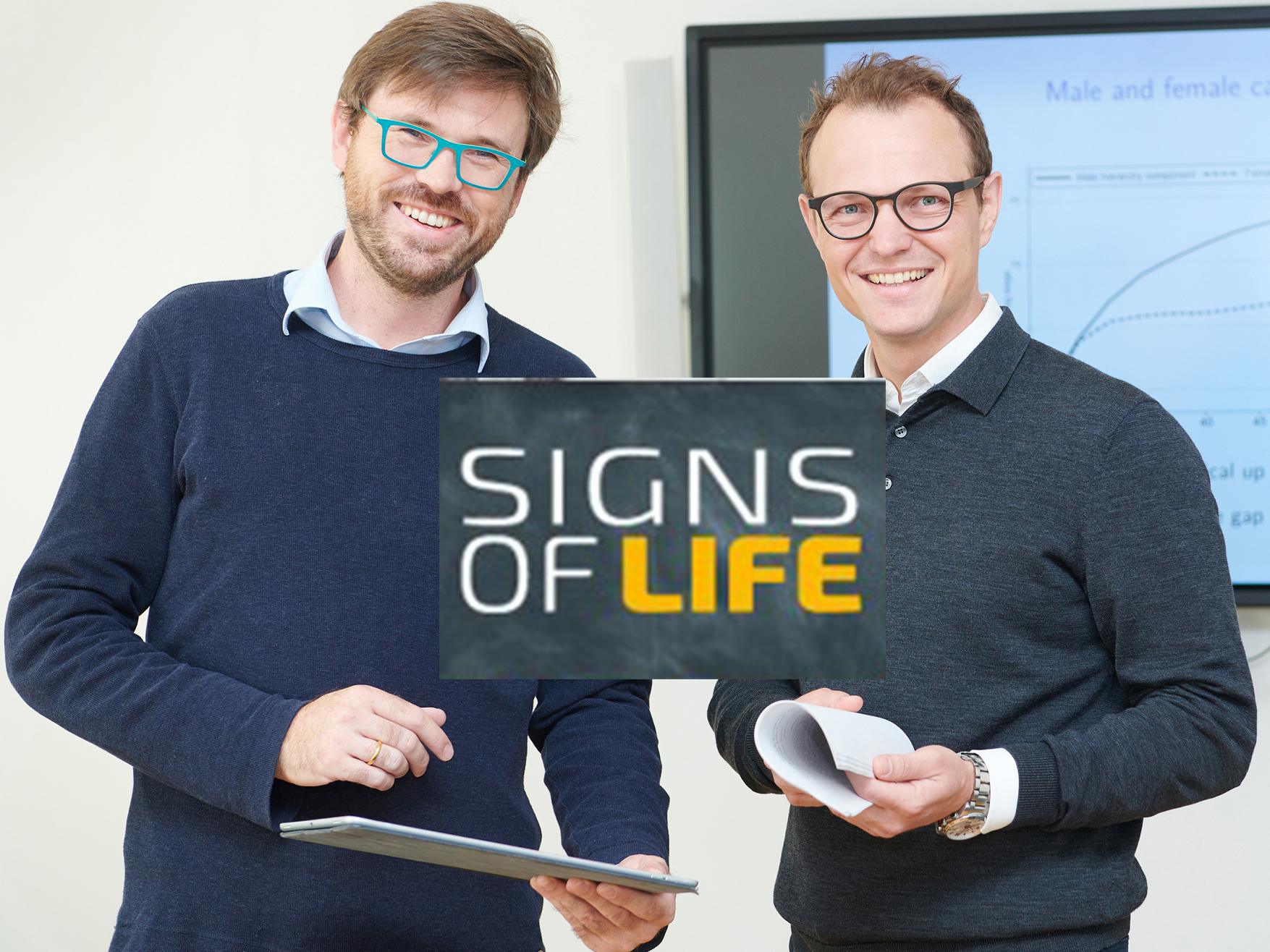 Señales de vida. Christian Bayer (izquierda) y Moritz Kuhn (derecha). Foto: Volker Lannert / Uni Bonn.
