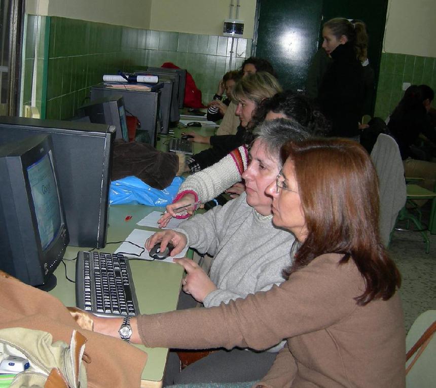 A pesar de la edad, muchas personas mayores ya están en Internet.