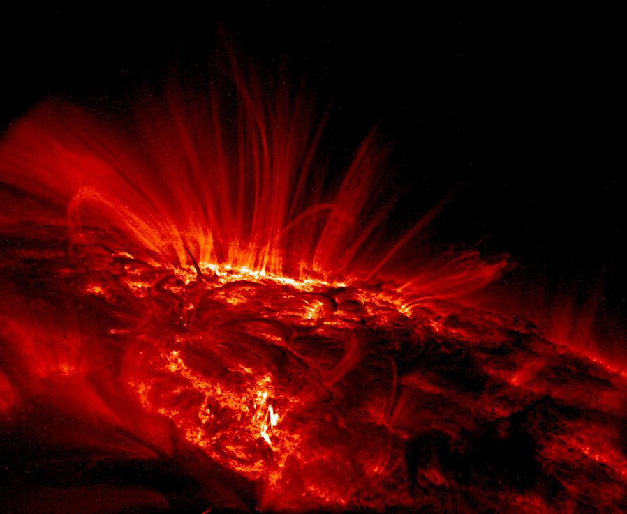 Un primer plano de mancha solar en luz ultravioleta, tomada por la nave espacial TRACE. Fuente: NASA.