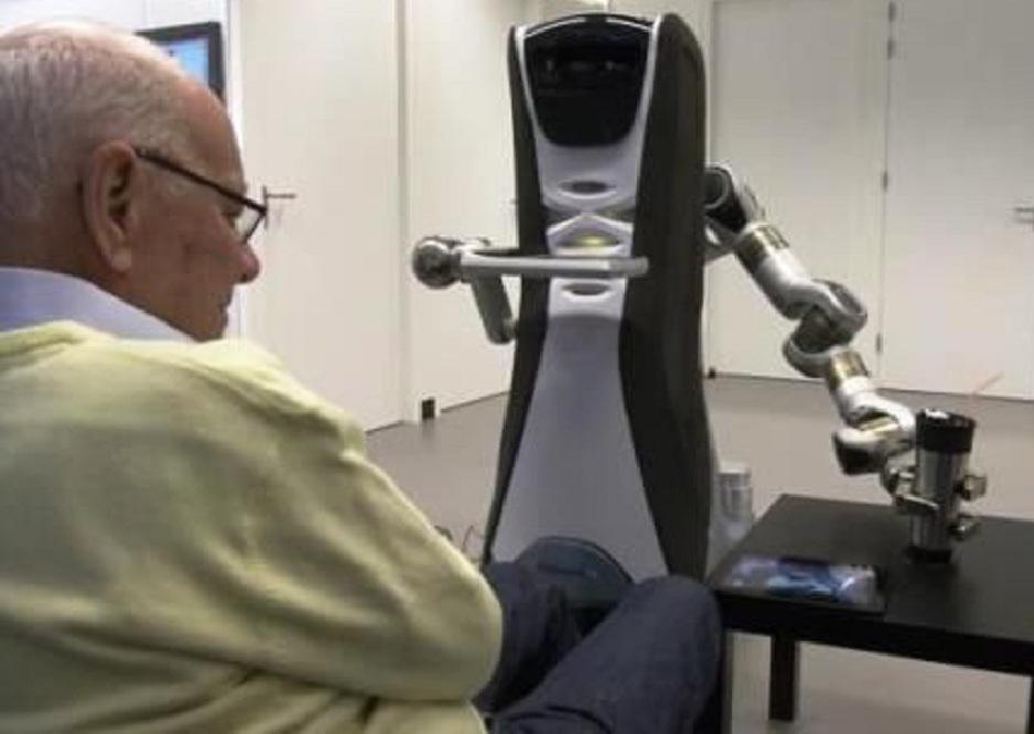 El robot de acompañamiento, en plena acción. Fuente: Universidad de Hertfordshire.