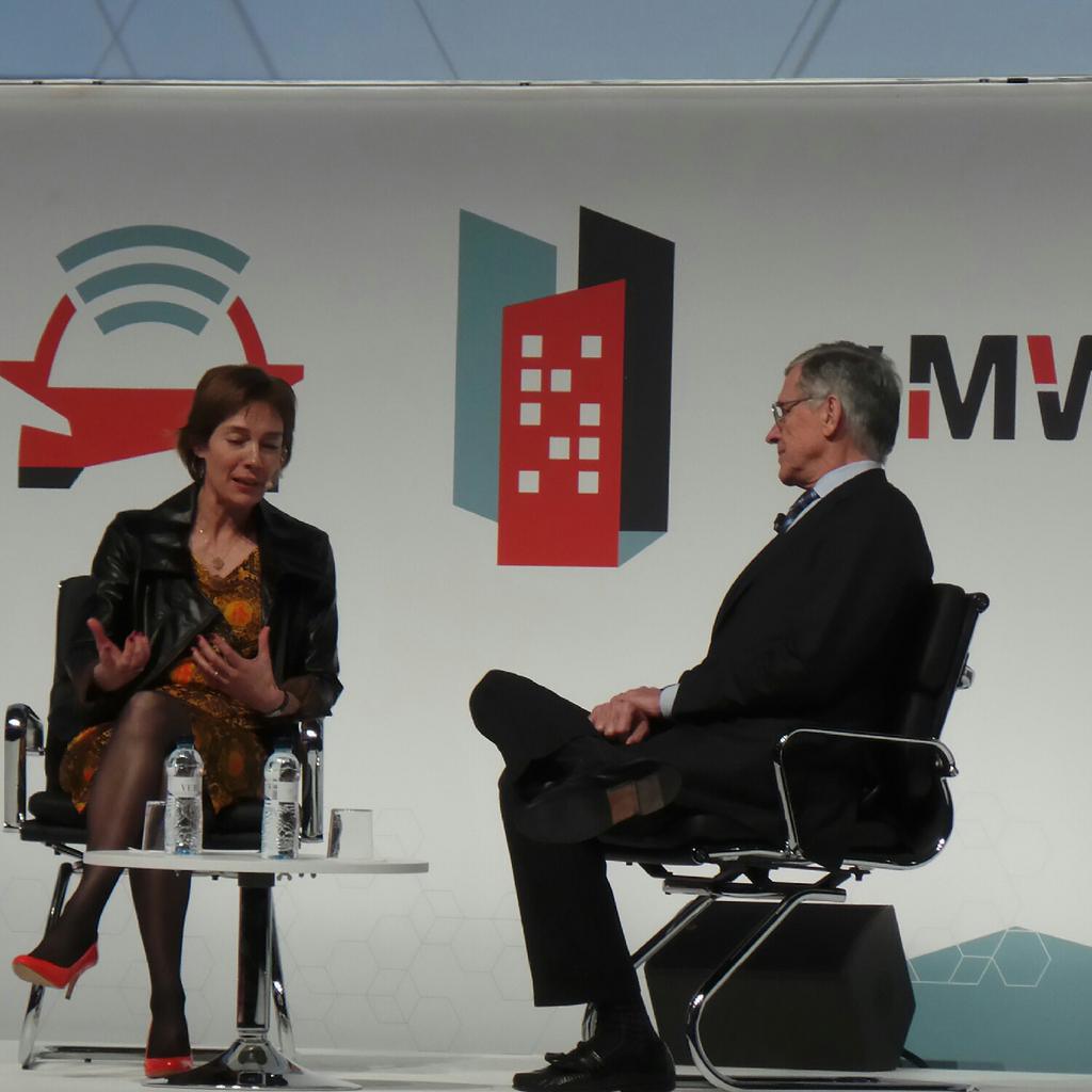 Anne Bouverot, directora general de GSMA, conversa con Tom Wheeler, el presidente de la FCC. Fuente: GSMA.