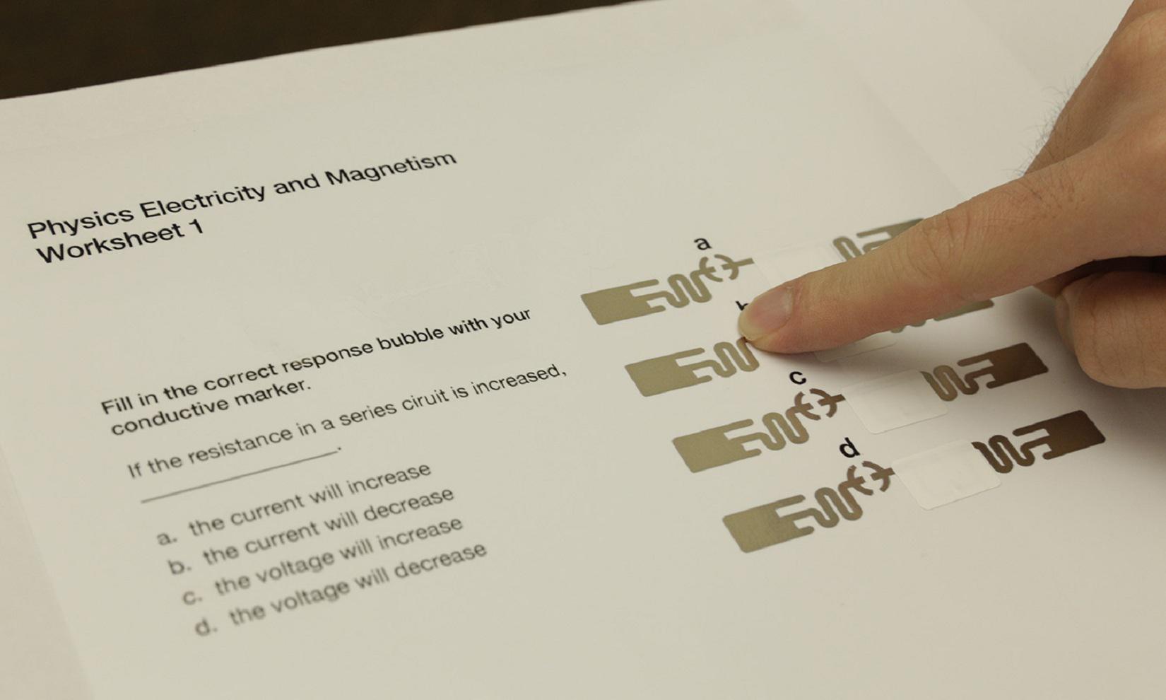 En este formulario de encuesta, el estudiante puede elegir una respuesta y recibir 'feedback' en directo. Imagen: Eric Brockmeyer. Fuente: Disney Research.