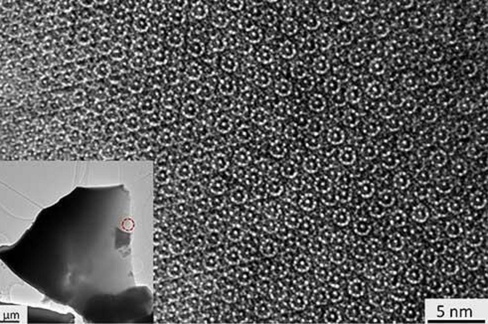 El patrón ordenado aunque no estándar del cuasicristal es revelado por un haz de electrones. Imagen: Paul Steinhardt et al. Fuente: Princeton University.