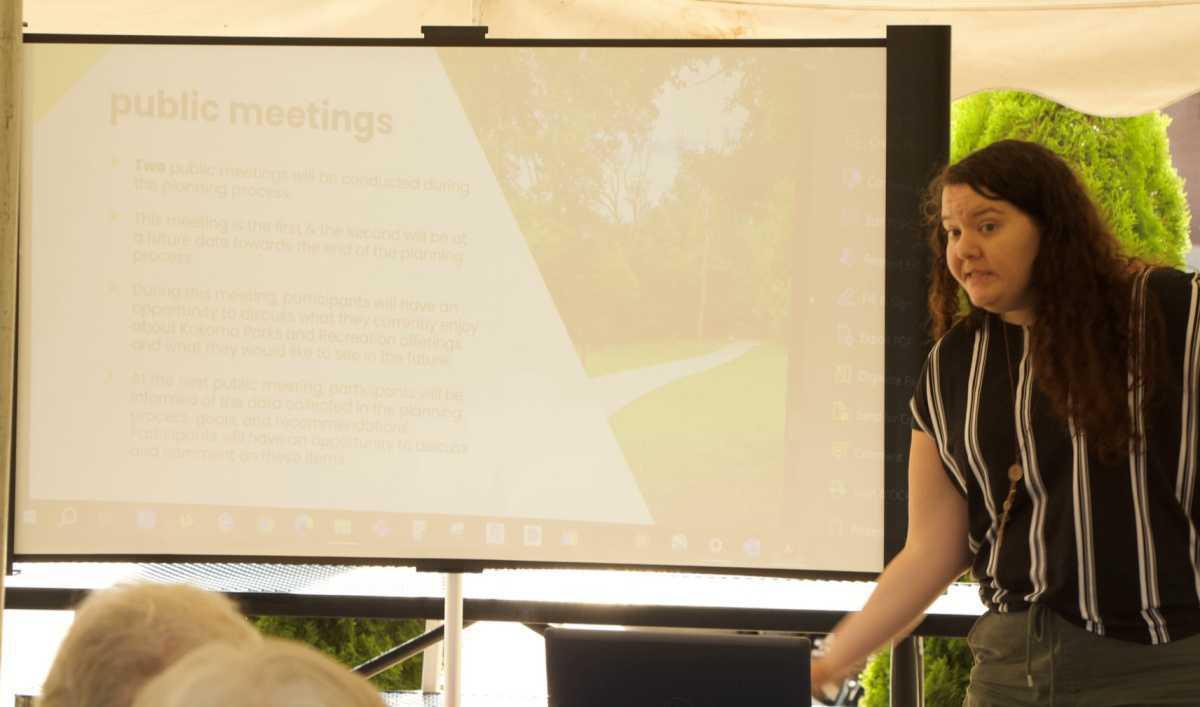 Patrons pack park plan meeting