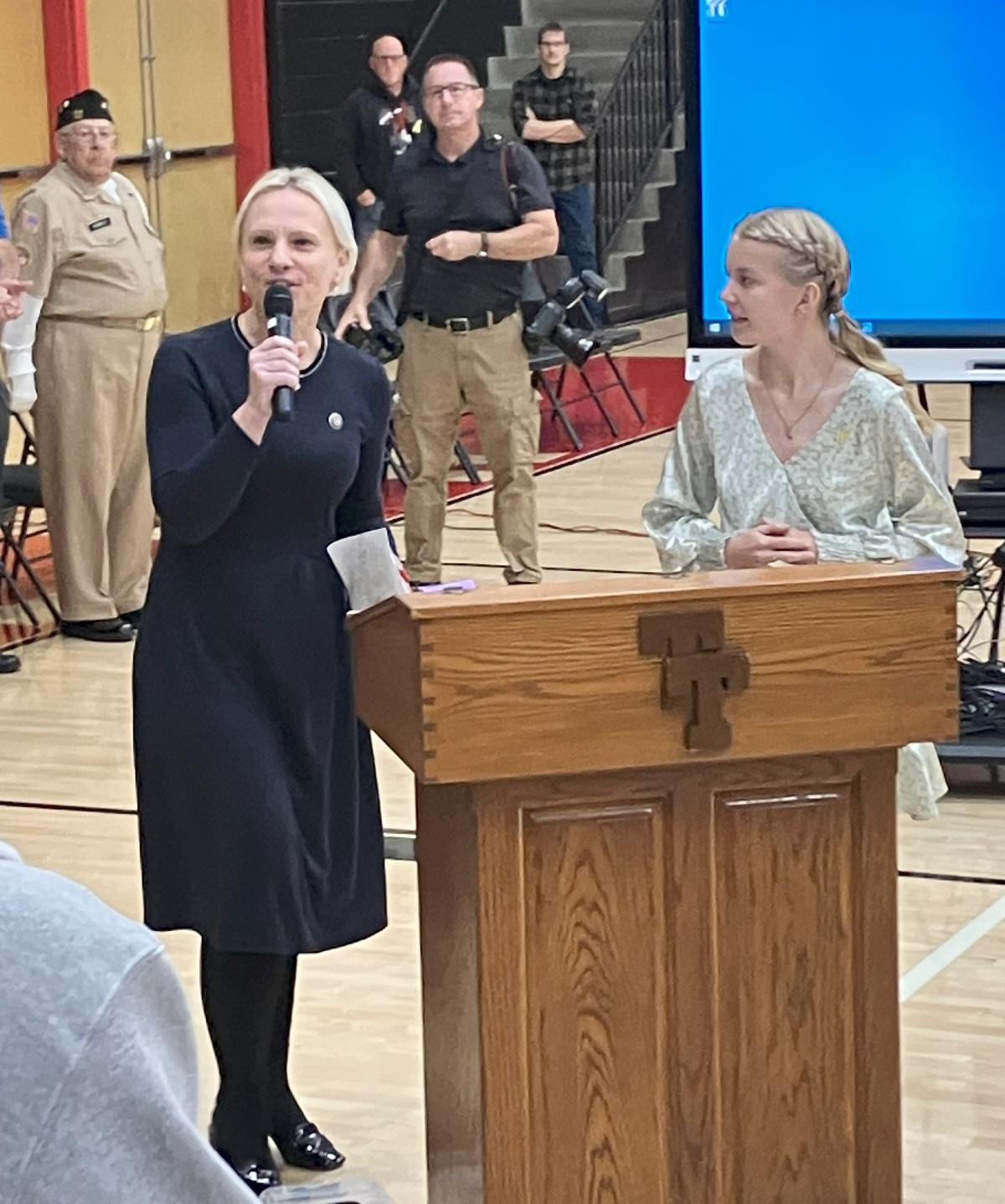 Taylor students honor vets Taylor students honor vets