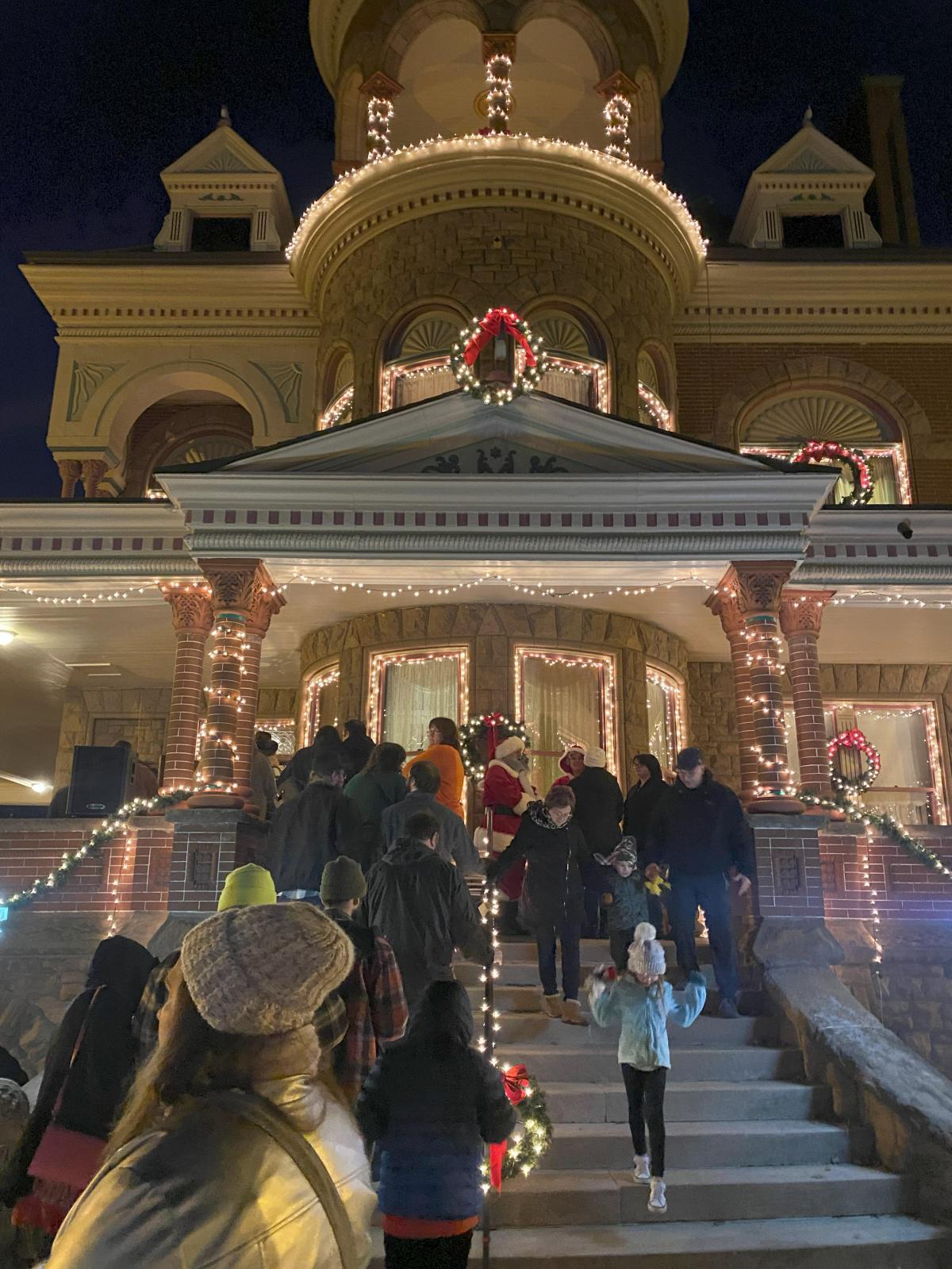 Christmas at the Seiberling draws a crowd