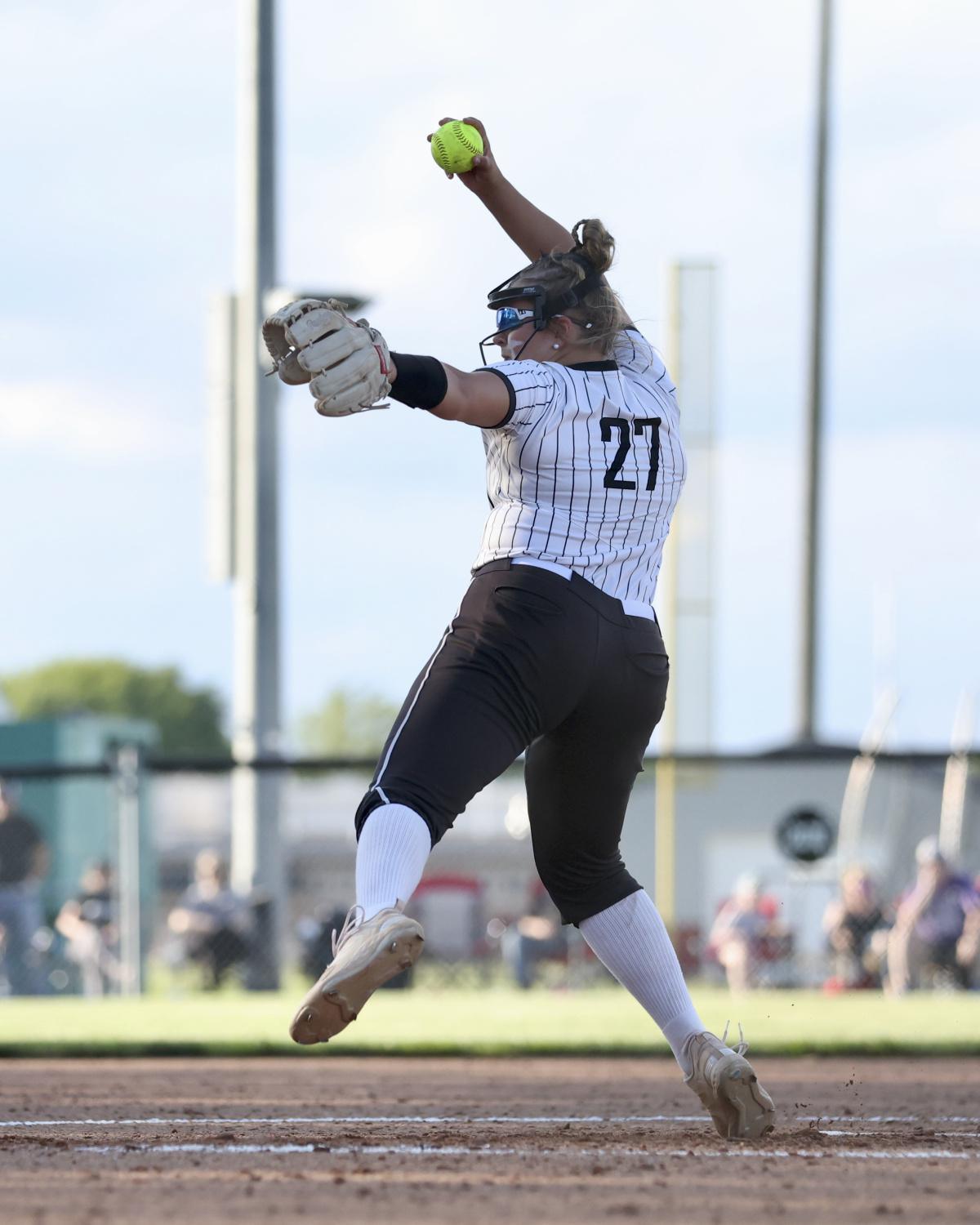 Western advances to softball semi-state