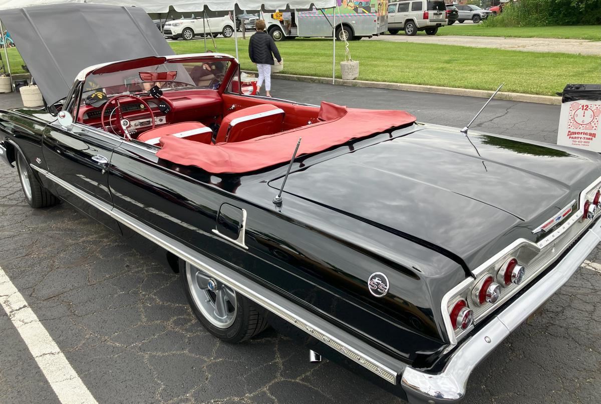 Solidarity car show packs the lot
