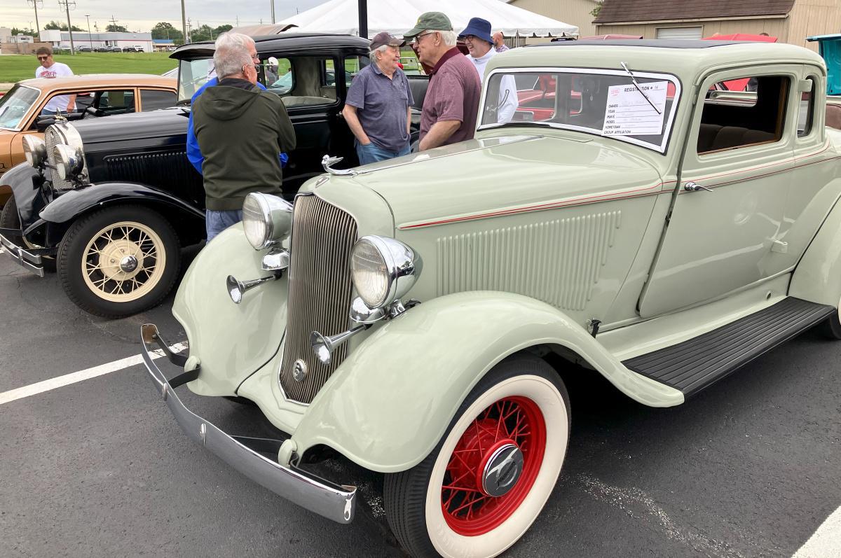 Solidarity car show packs the lot