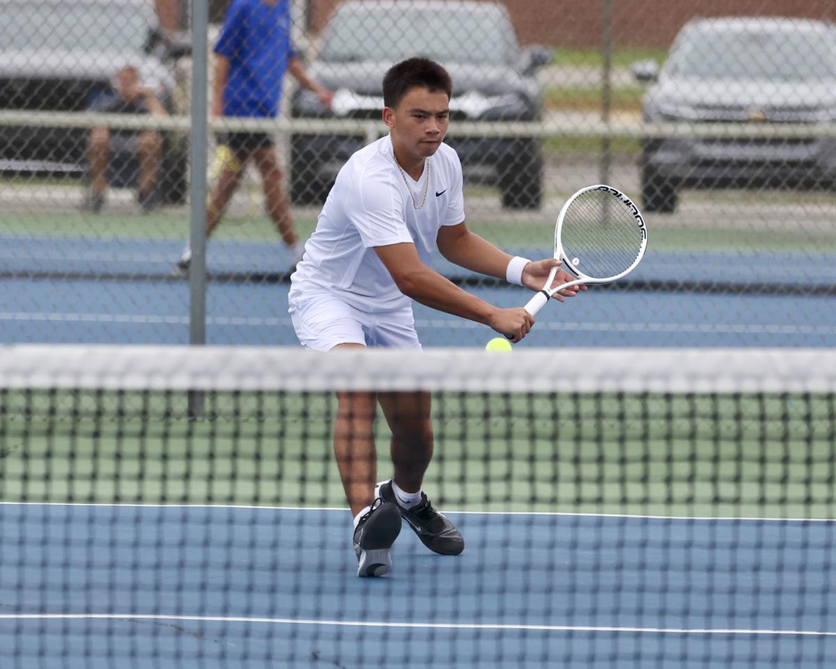 Western boys' tennis plays at home