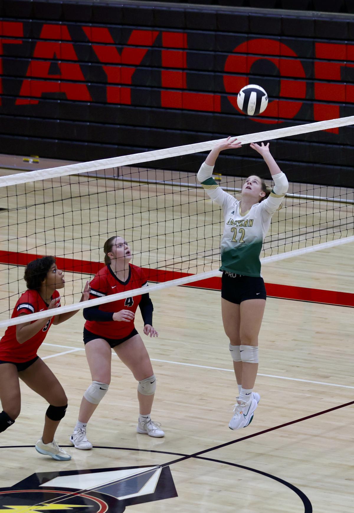 Lady Comets sweep Taylor