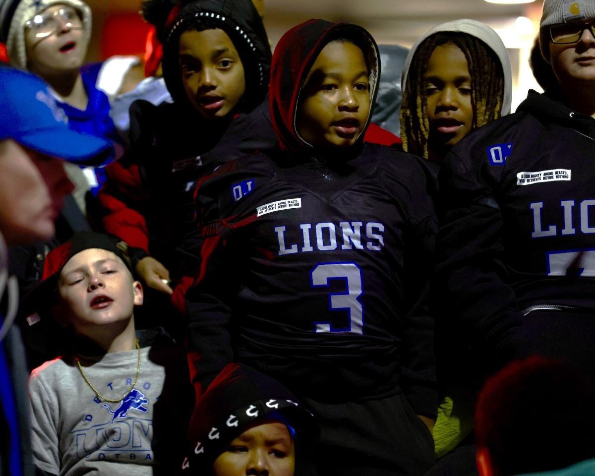 Christmas parade blows through downtown