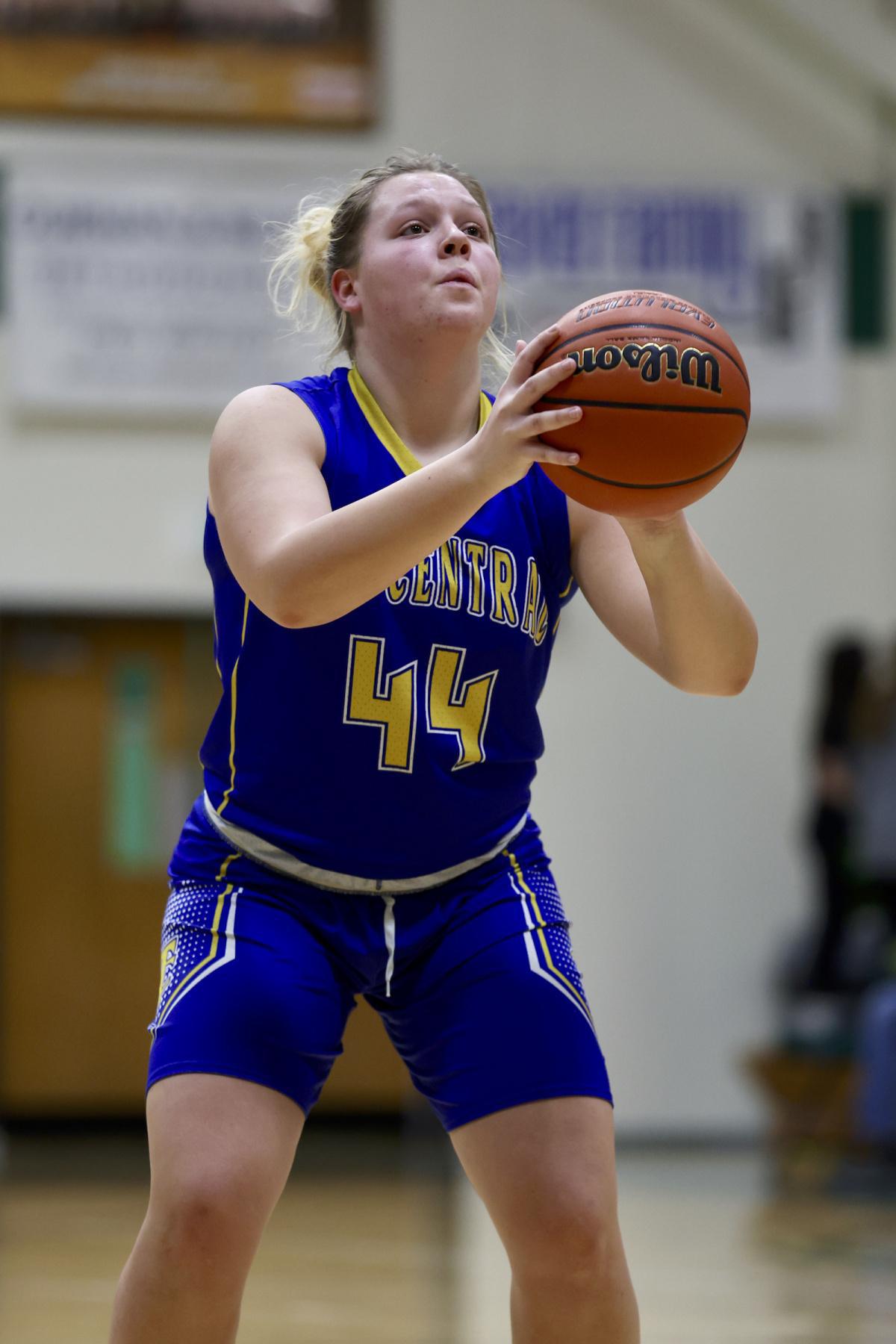 Comets split co-ed night with Tri-Central