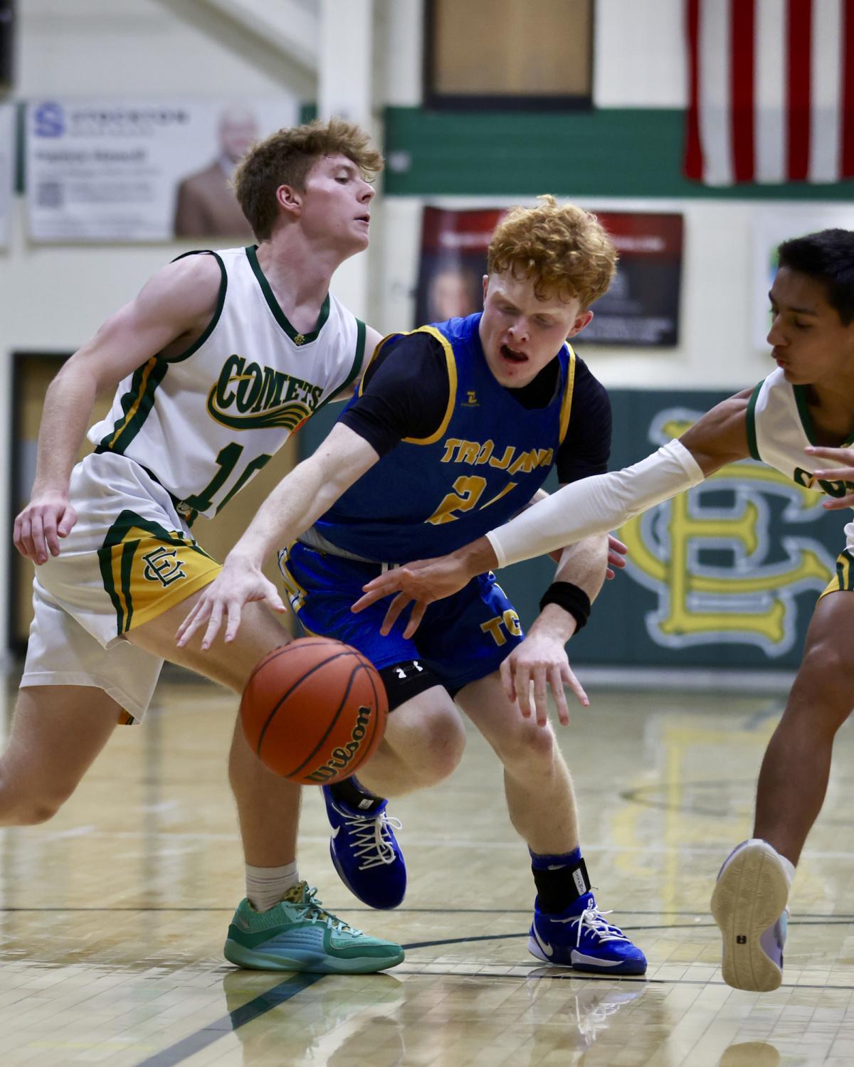 Comets split co-ed night with Tri-Central