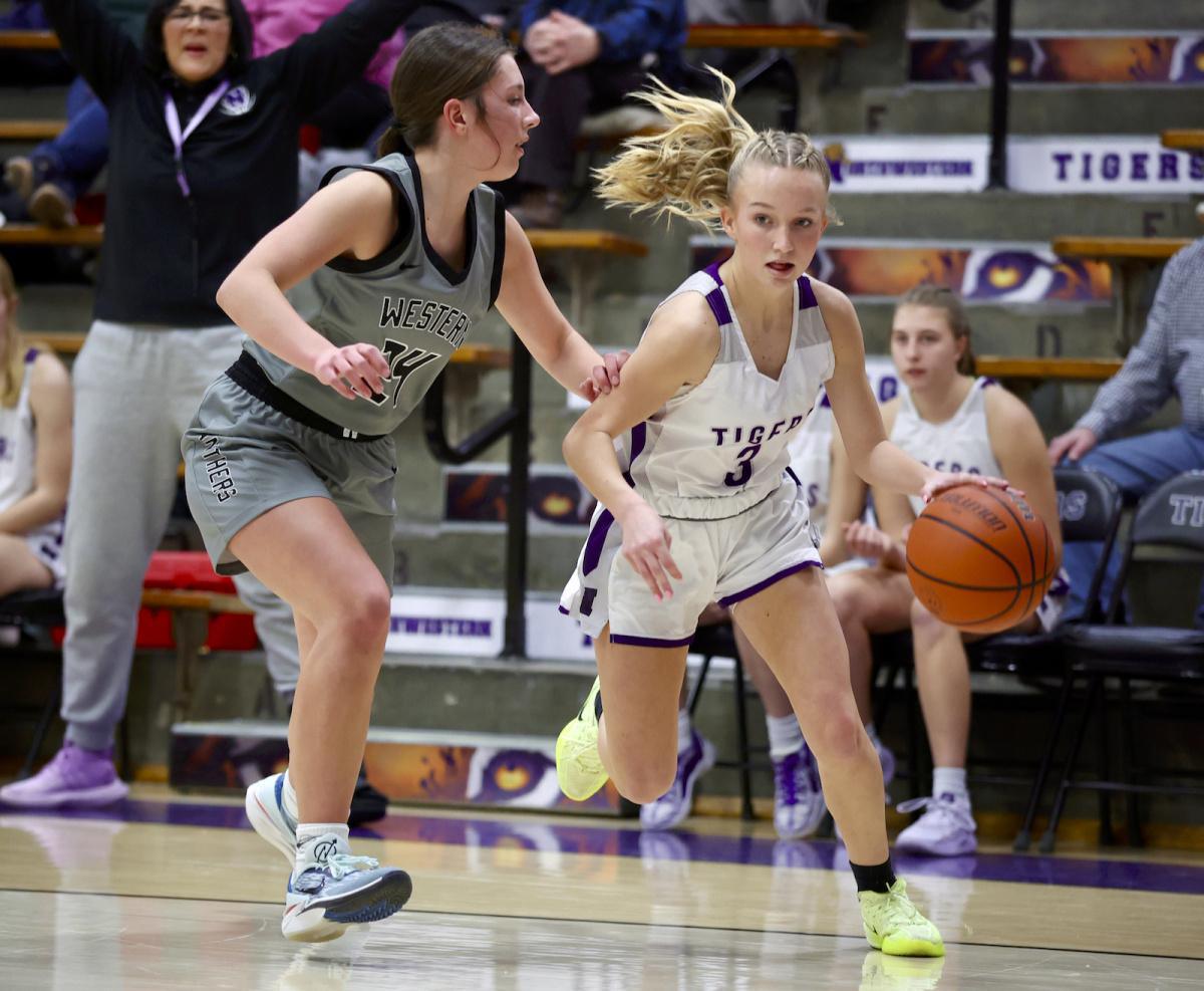 Tigers tame Panthers in close contest Tigers tame Panthers in close contest