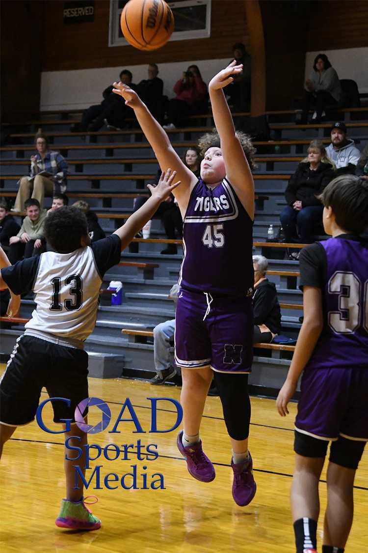 Tigers, Panthers battle in 6th grade basketball