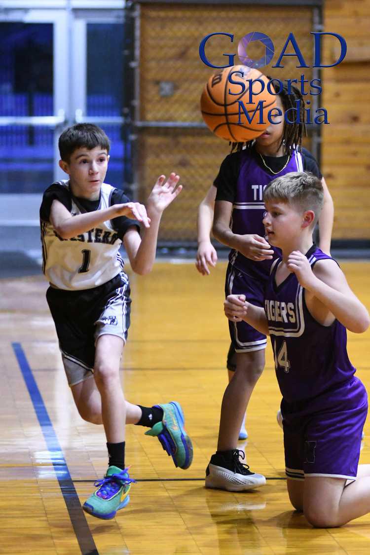 Tigers, Panthers battle in 6th grade basketball