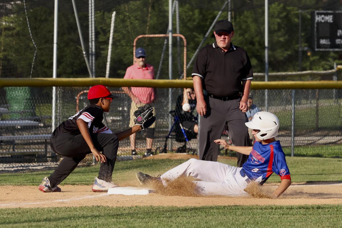 Hollingsworth stays perfect in championship
