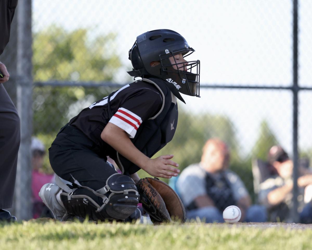 Hollingsworth stays perfect in championship