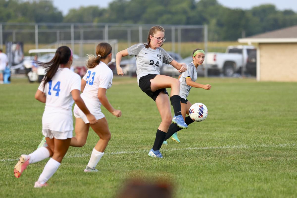 Western wipes out Wildkats in soccer
