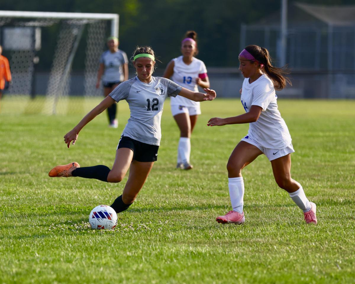 Western wipes out Wildkats in soccer