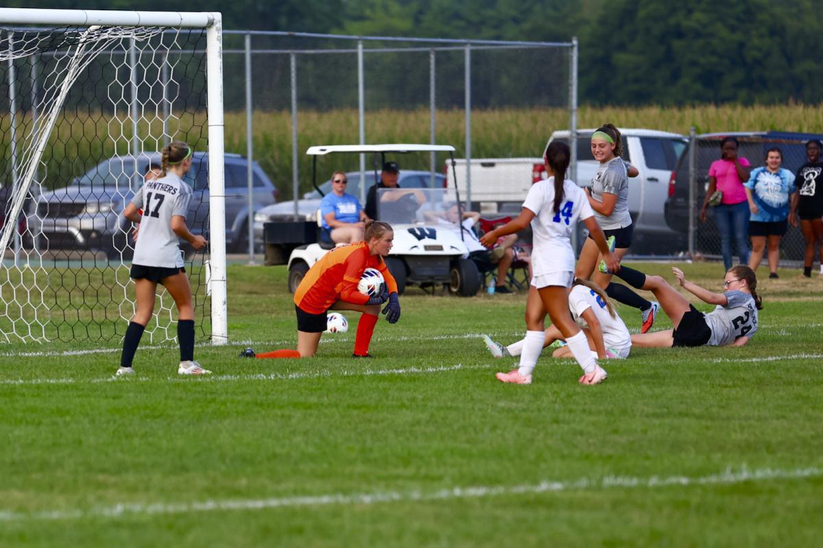 Western wipes out Wildkats in soccer