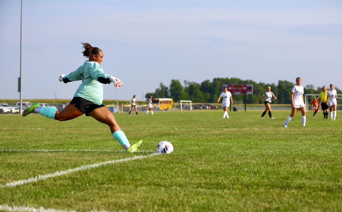 Western wipes out Wildkats in soccer