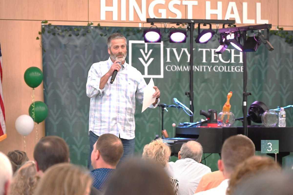 Dueling Pianos hits a high note