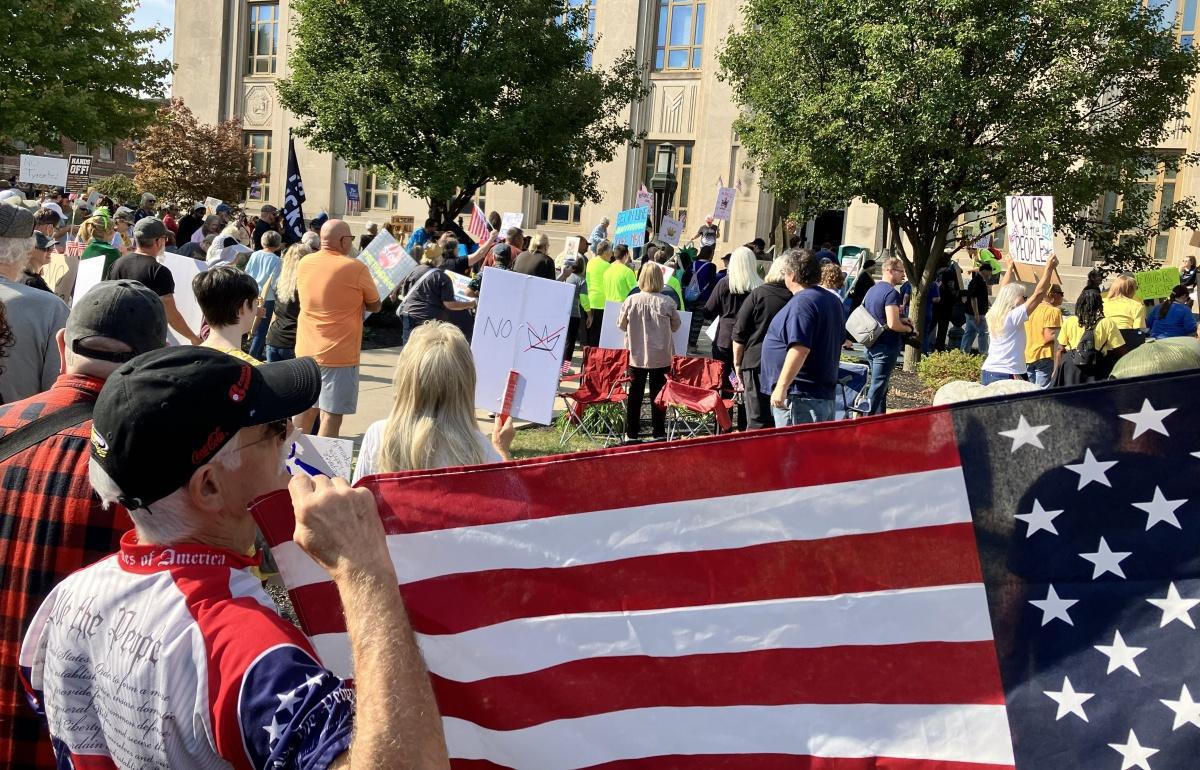 No Kings protest fills courthouse lawn No Kings protest fills courthouse lawn