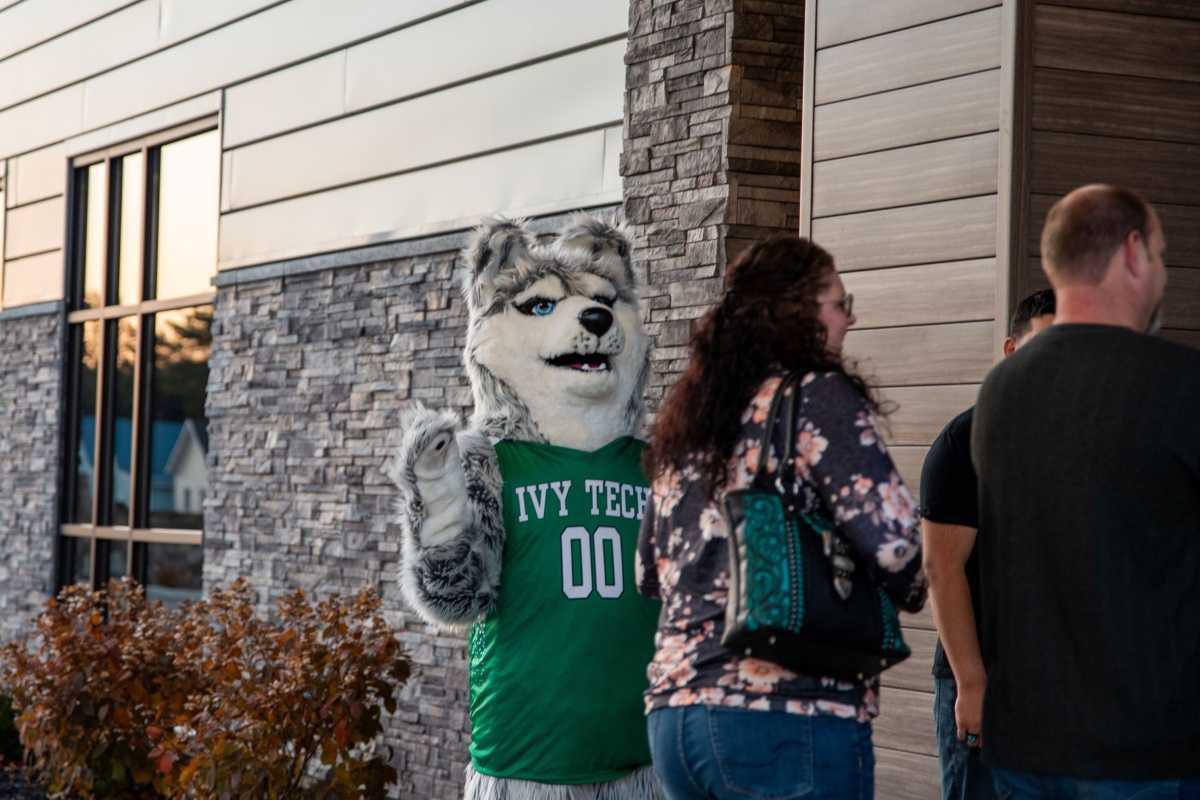 Logansport Dueling Pianos raises nearly $65,000