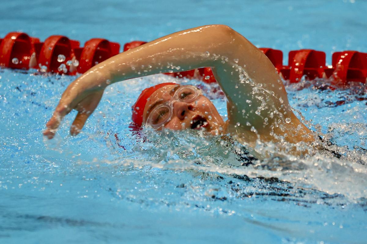 Western girls lap the Katfish