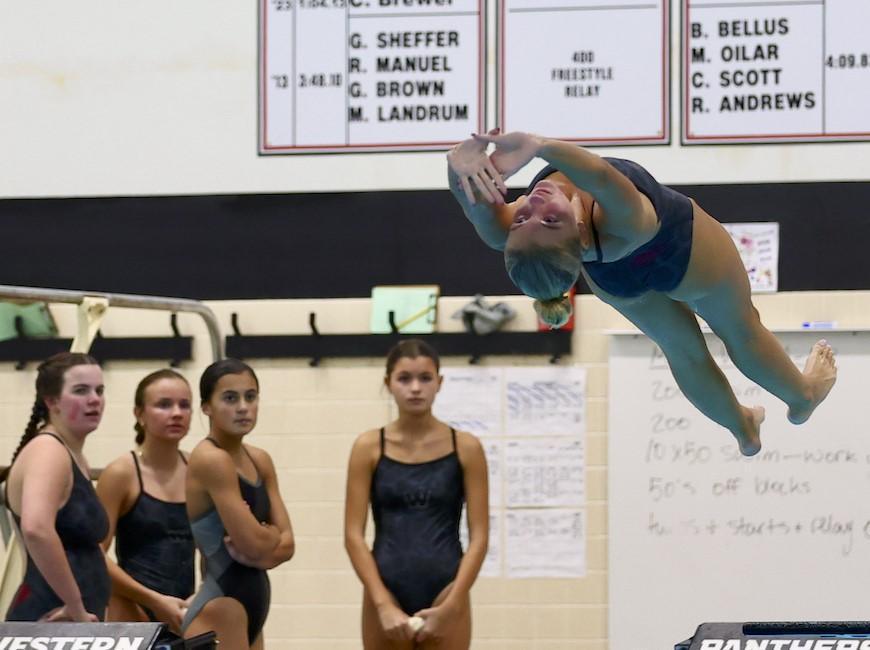 Western girls lap the Katfish