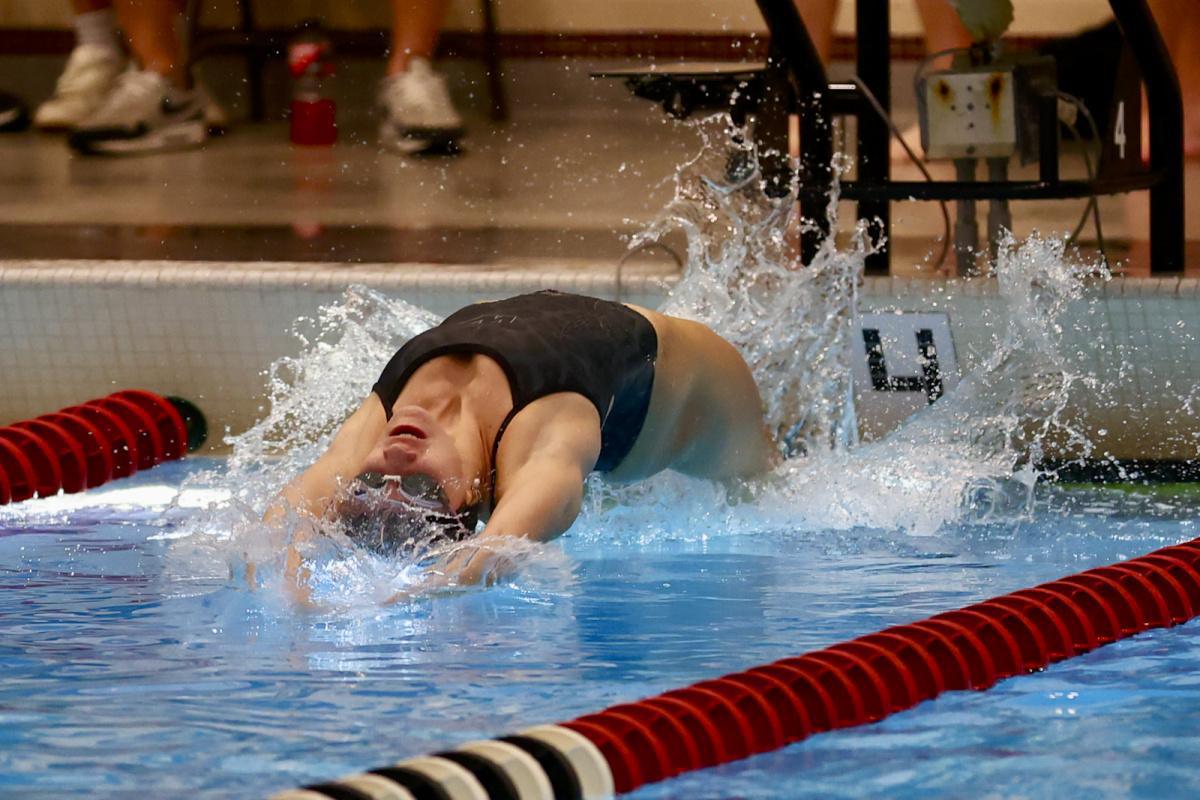 Western girls lap the Katfish