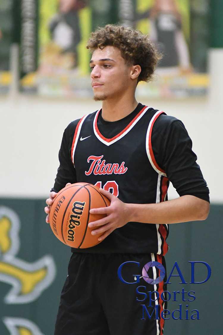 Titans trounce Comets on the court