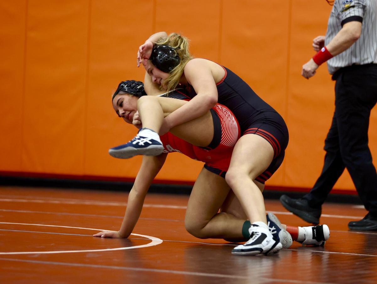 Girl grapplers advance to state