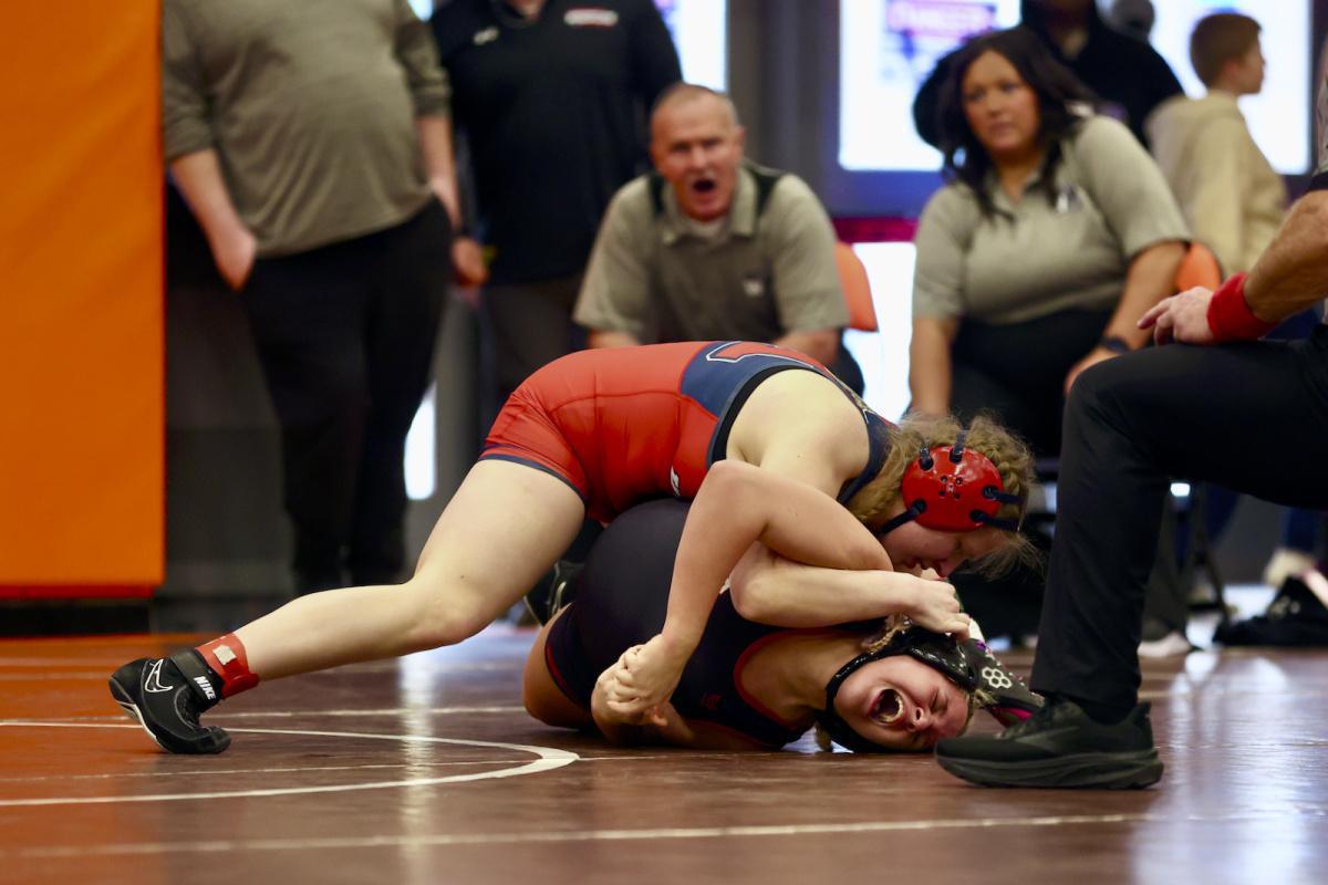 Girl grapplers advance to state