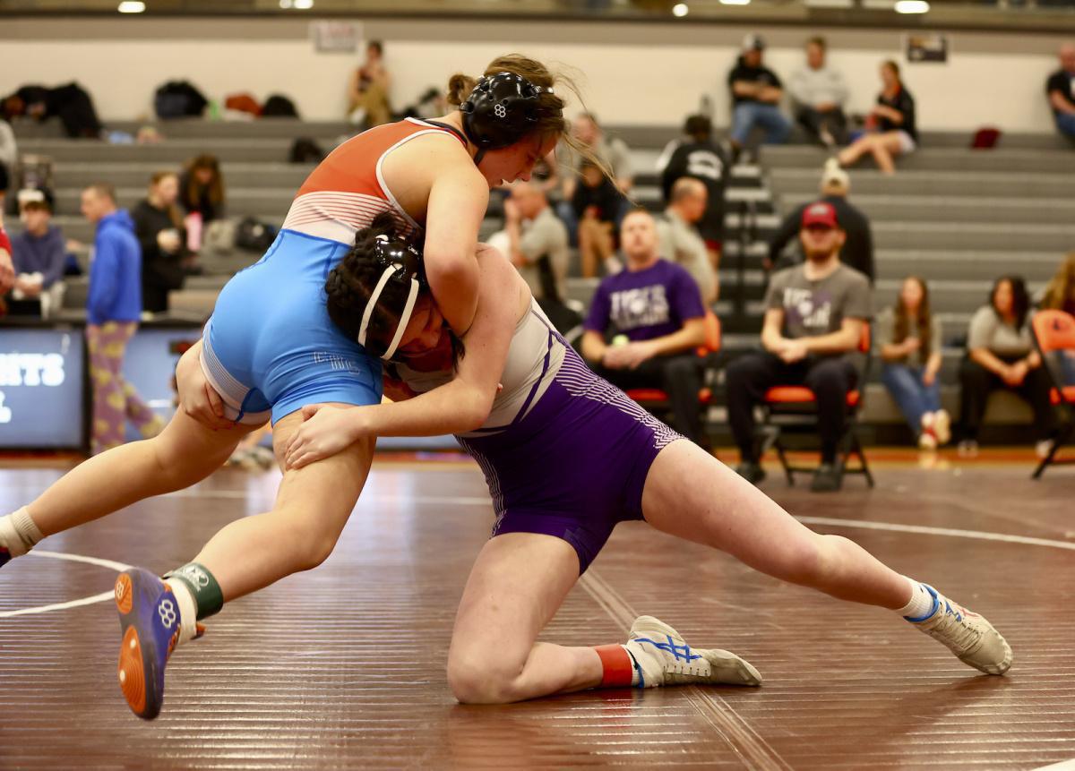 Girl grapplers advance to state