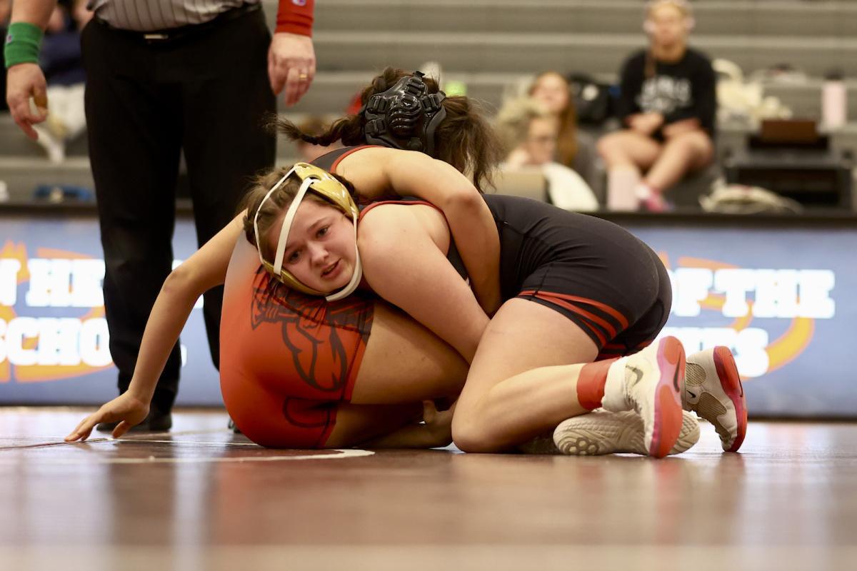 Girl grapplers advance to state